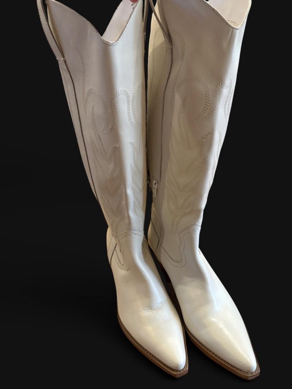 🤍🤠 The cutest white leather cowboy boots from Coconuts by Matisse
